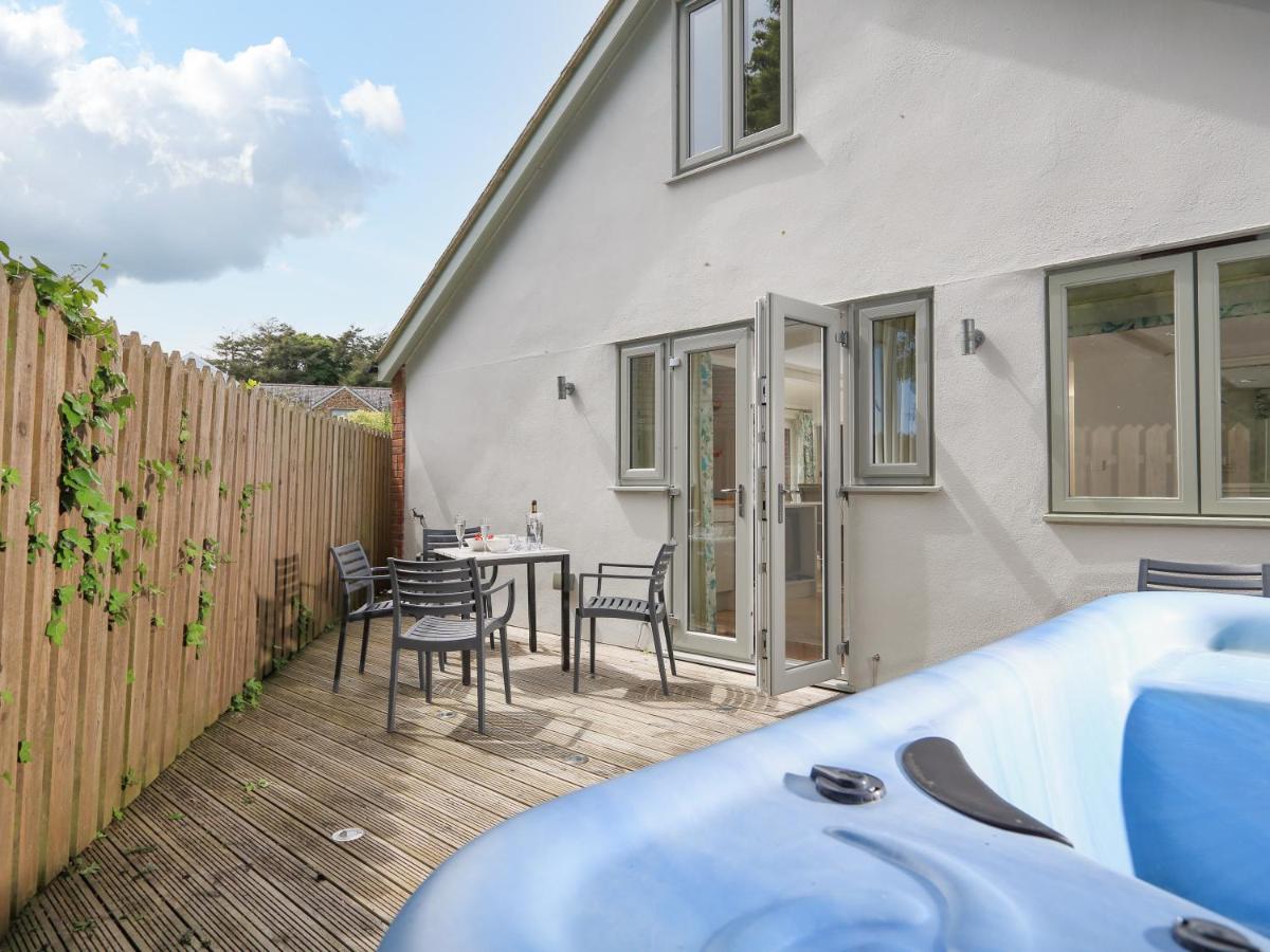 Keepers Lodge, Hillfield Village Dartmouth Exterior photo